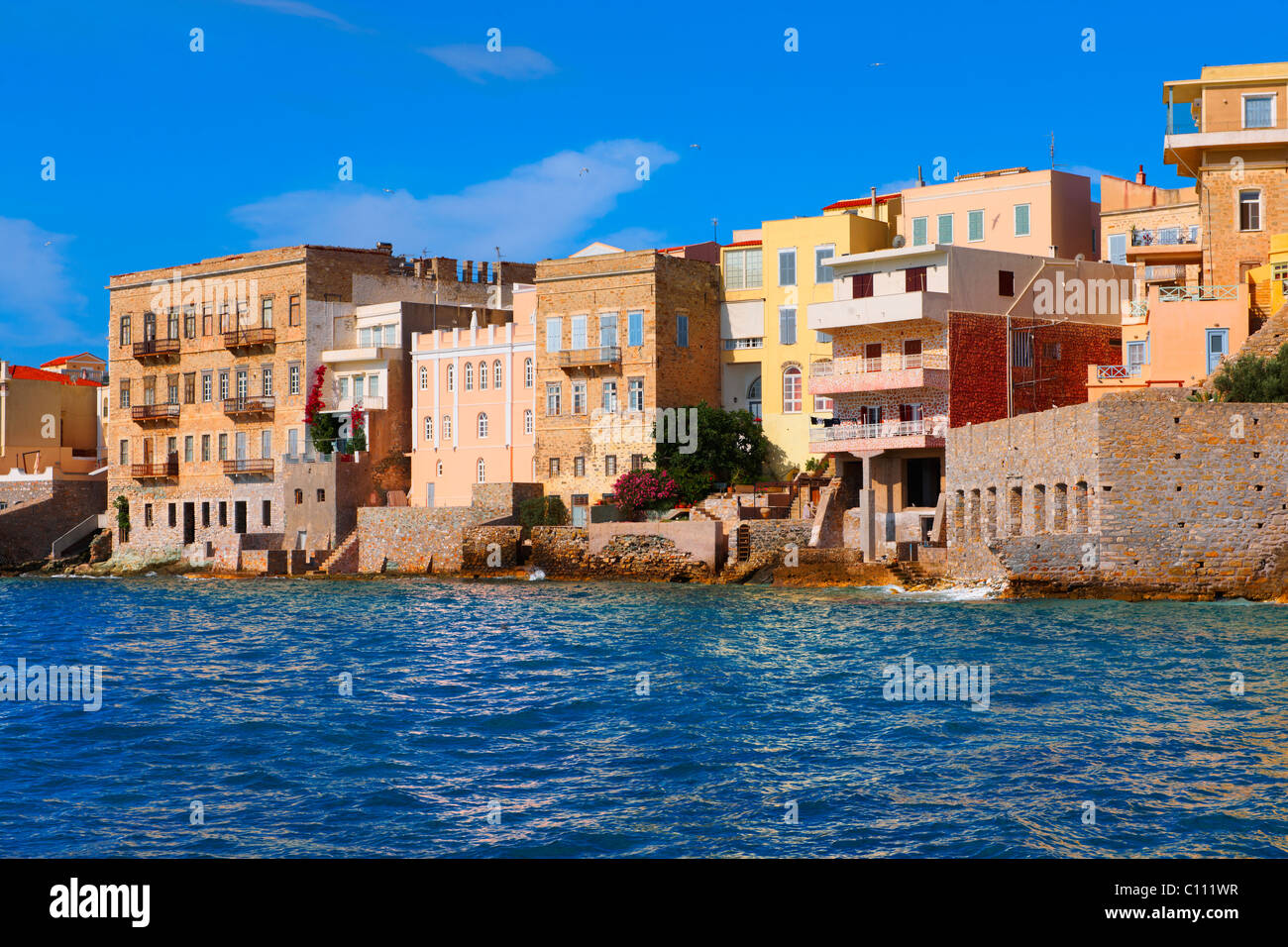 Baia di Syros [ Σύρος ] , greco isole Cicladi Foto Stock