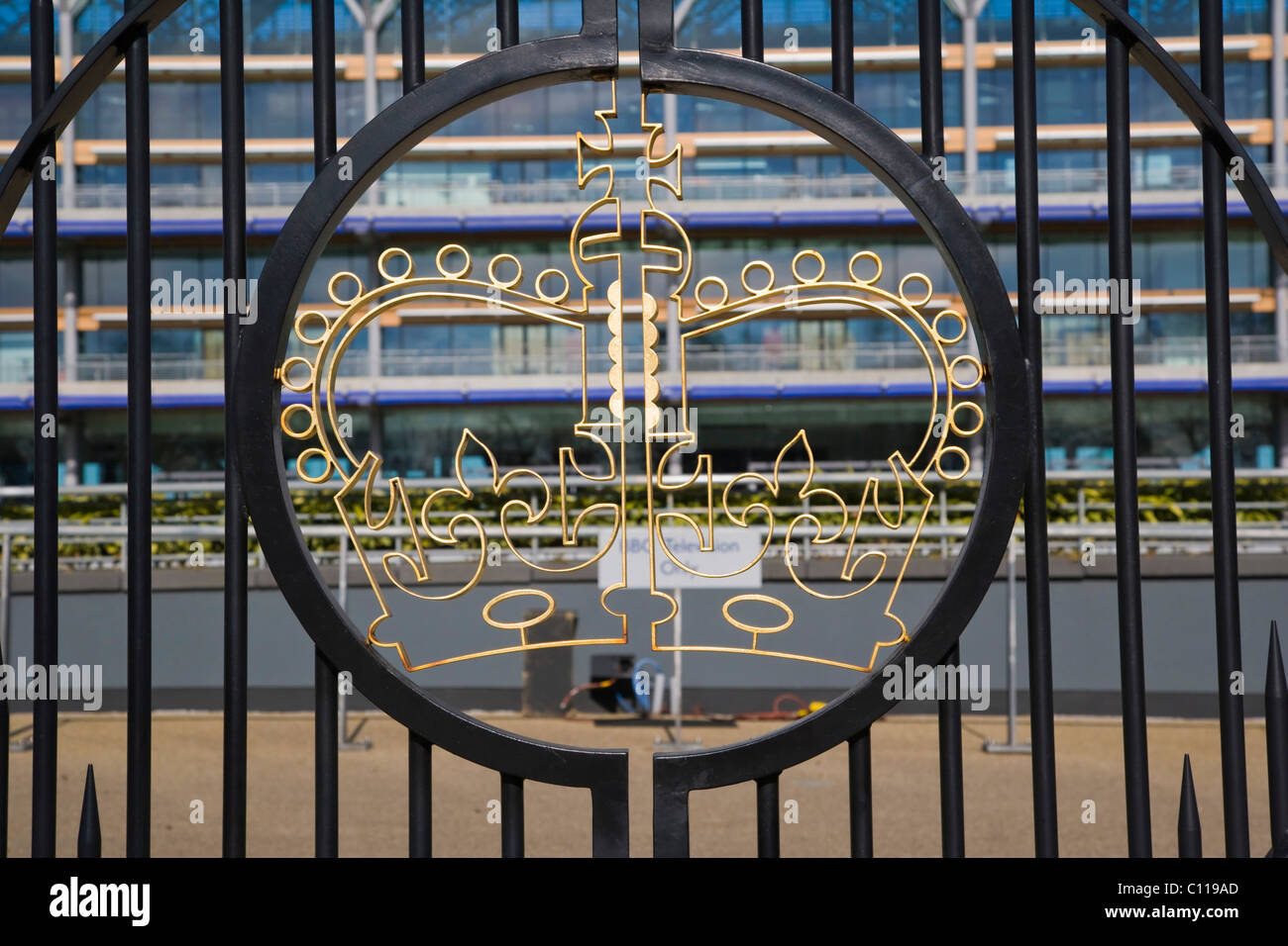 La nuova tribuna, completata nel 2006, Ascot Racecourse, Berkshire, Inghilterra, Regno Unito, Europa Foto Stock