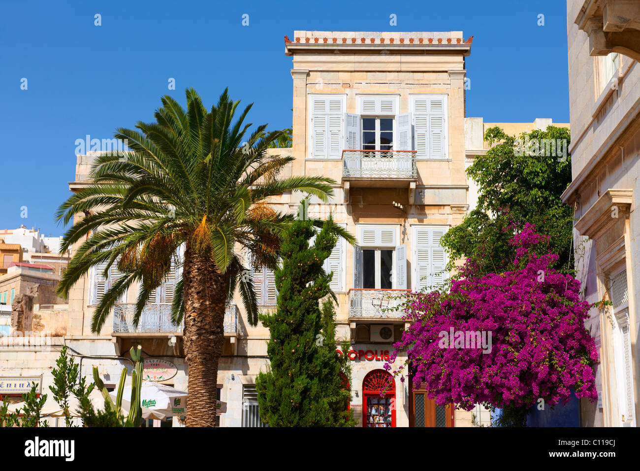 Neo Classic edifici di Ermoupolis, Miaoulis Square, Syros [ Σύρος ] , greco isole Cicladi Foto Stock