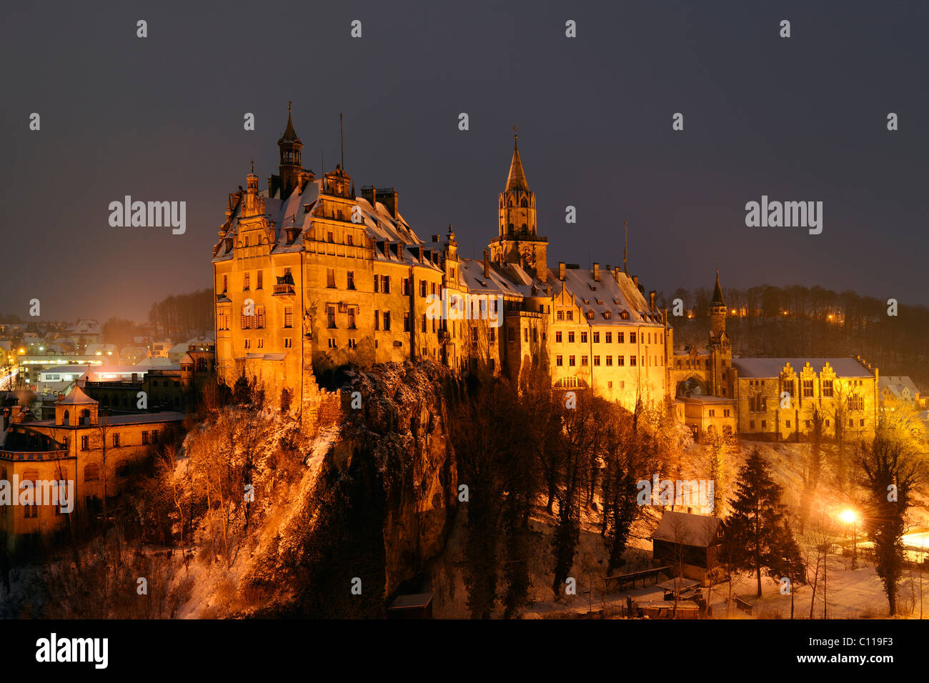 Sigmaringen Castle in inverno al tramonto, Baden-Wuerttemberg, Germania, Europa Foto Stock
