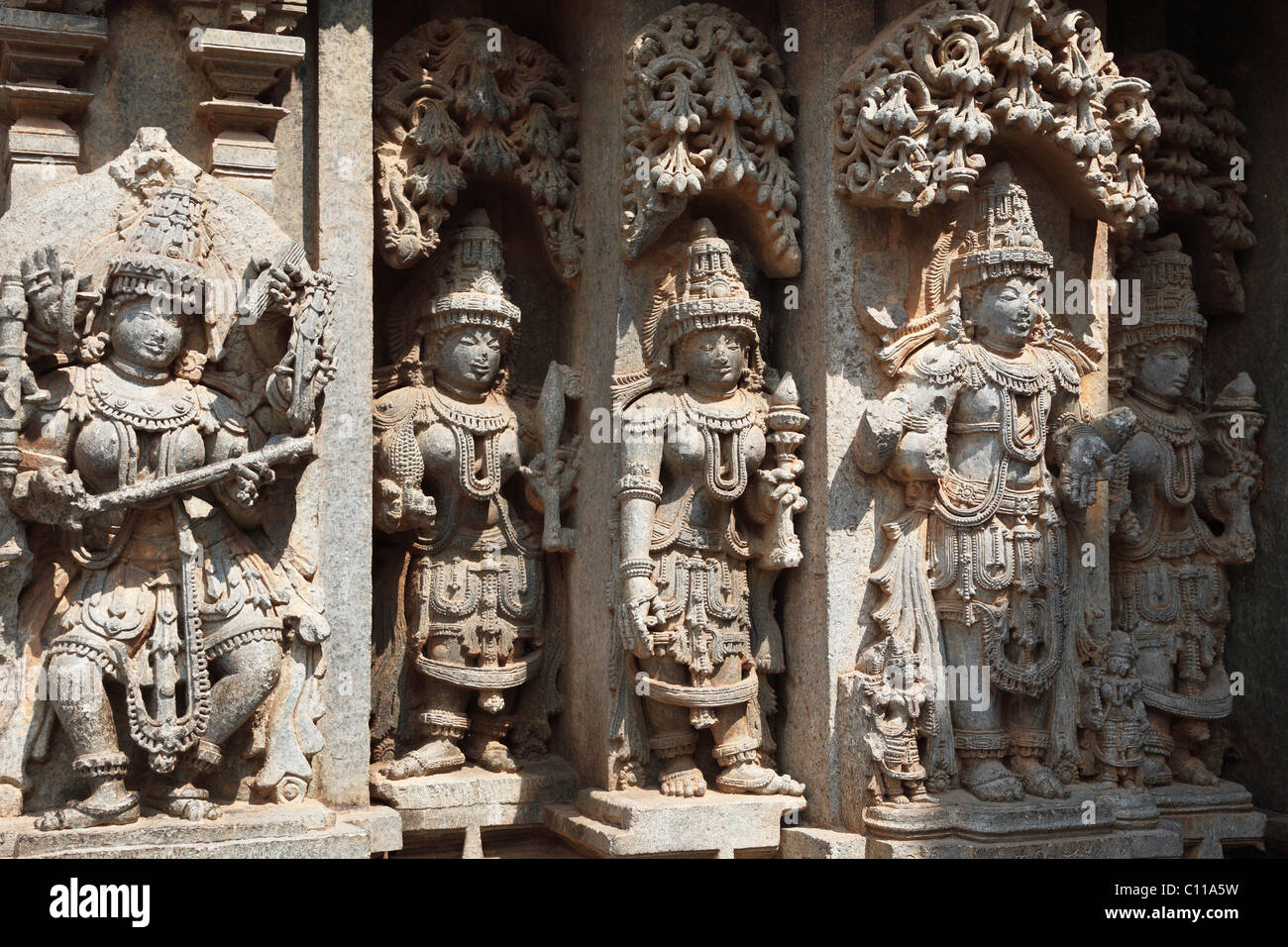Immagini di divinità sulla parete del tempio Kesava, Tempio Keshava, stile Hoysala, Somnathpur, Somanathapura, Karnataka, India del Sud Foto Stock