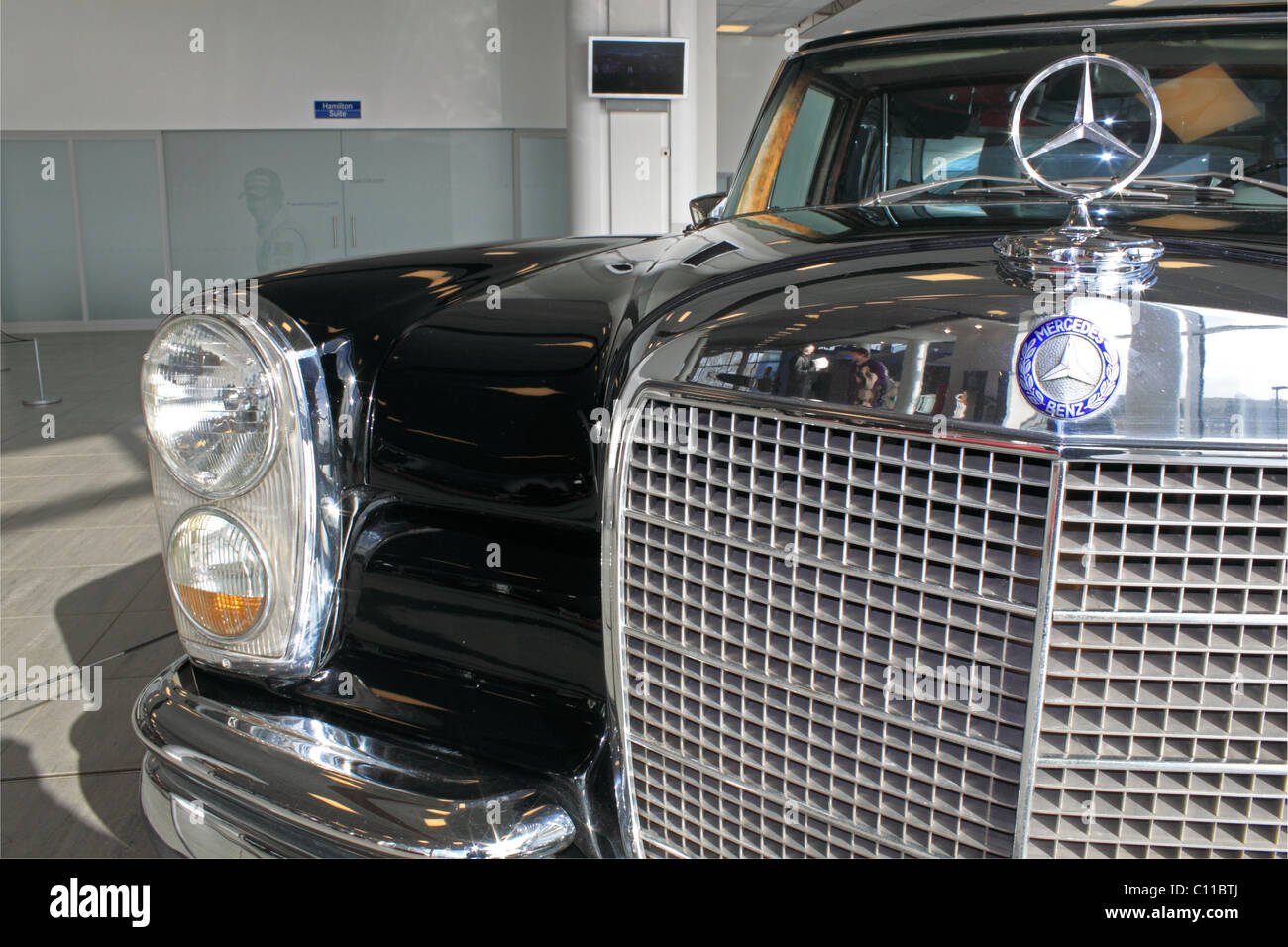 Mercedes-Benz 600 al Mercedes-Benz World, Brooklands, Weybridge, Surrey, Inghilterra, Gran Bretagna, Regno Unito, Europa Foto Stock