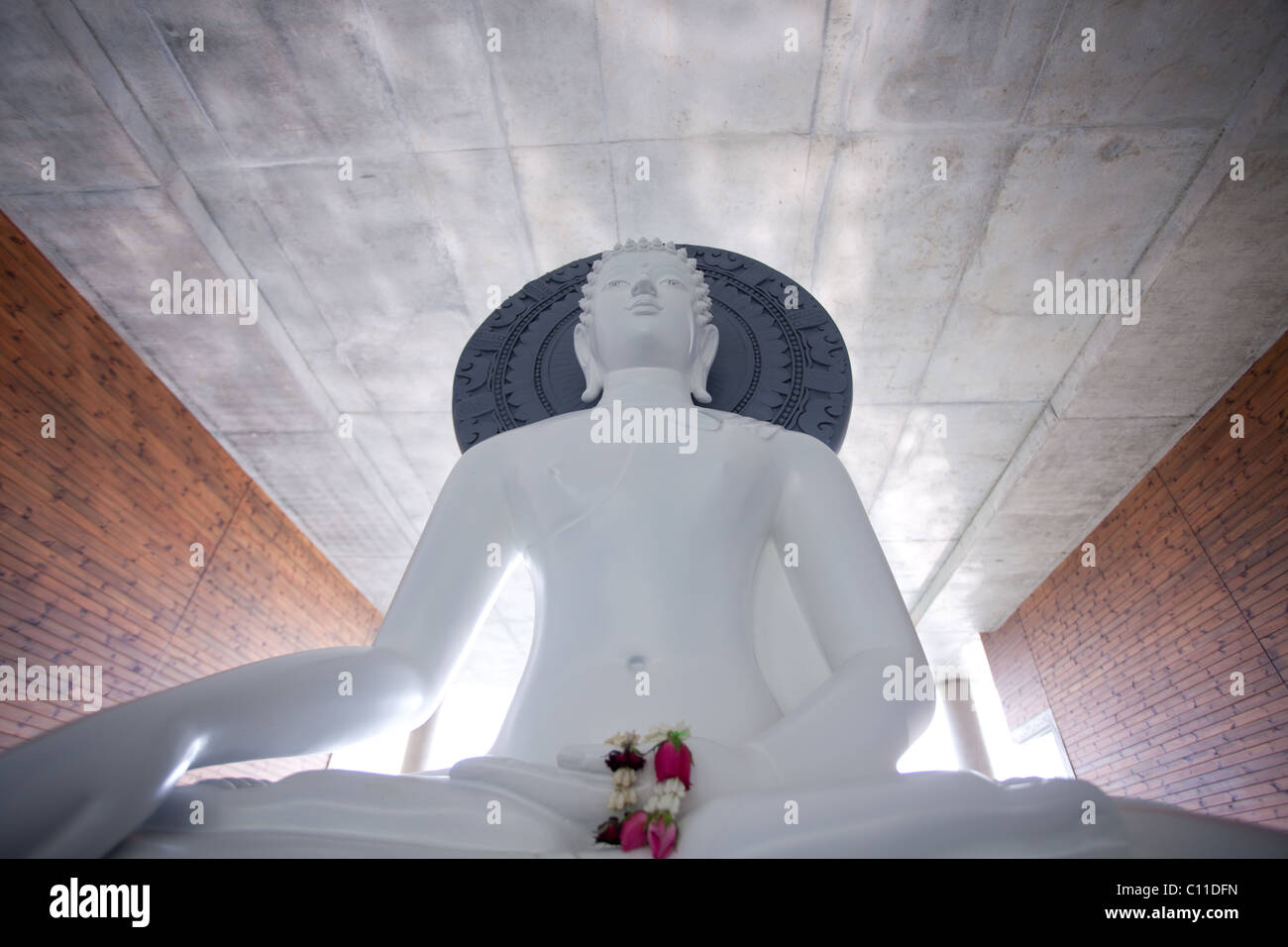 Il bianco lo stato di buddha Foto Stock