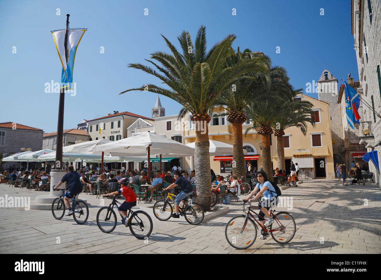 Rab Croazia. Gruppo di turisti in bicicletta. Foto Stock