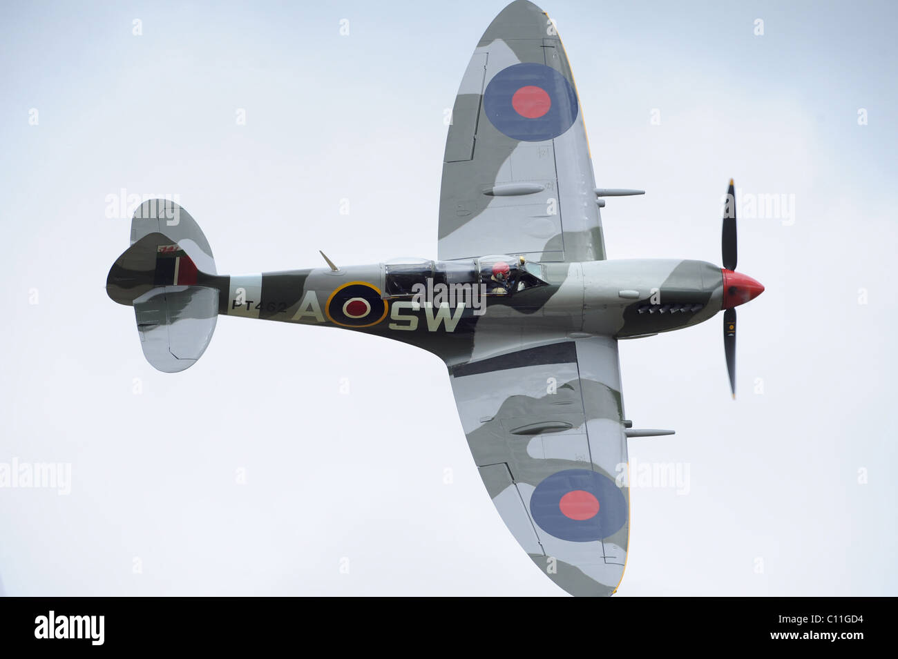 Raro a 2 posti il Supermarine Spitfire, in volo ad un'esibizione aerea Foto Stock