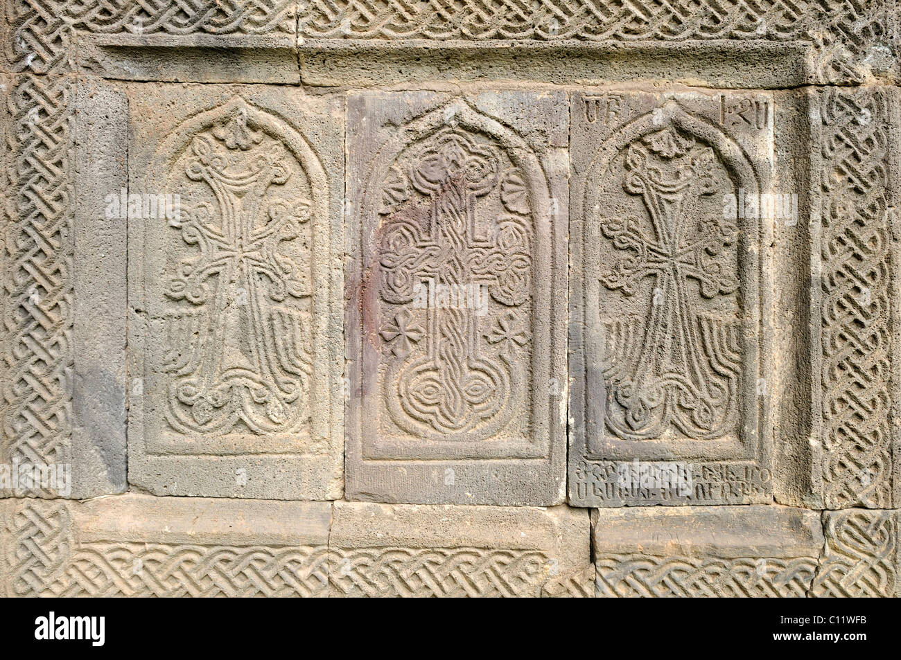 Tradizionale croce armena-pietra, khachkar, al monastero di Tatev vicino Goris, Armenia, Asia Foto Stock