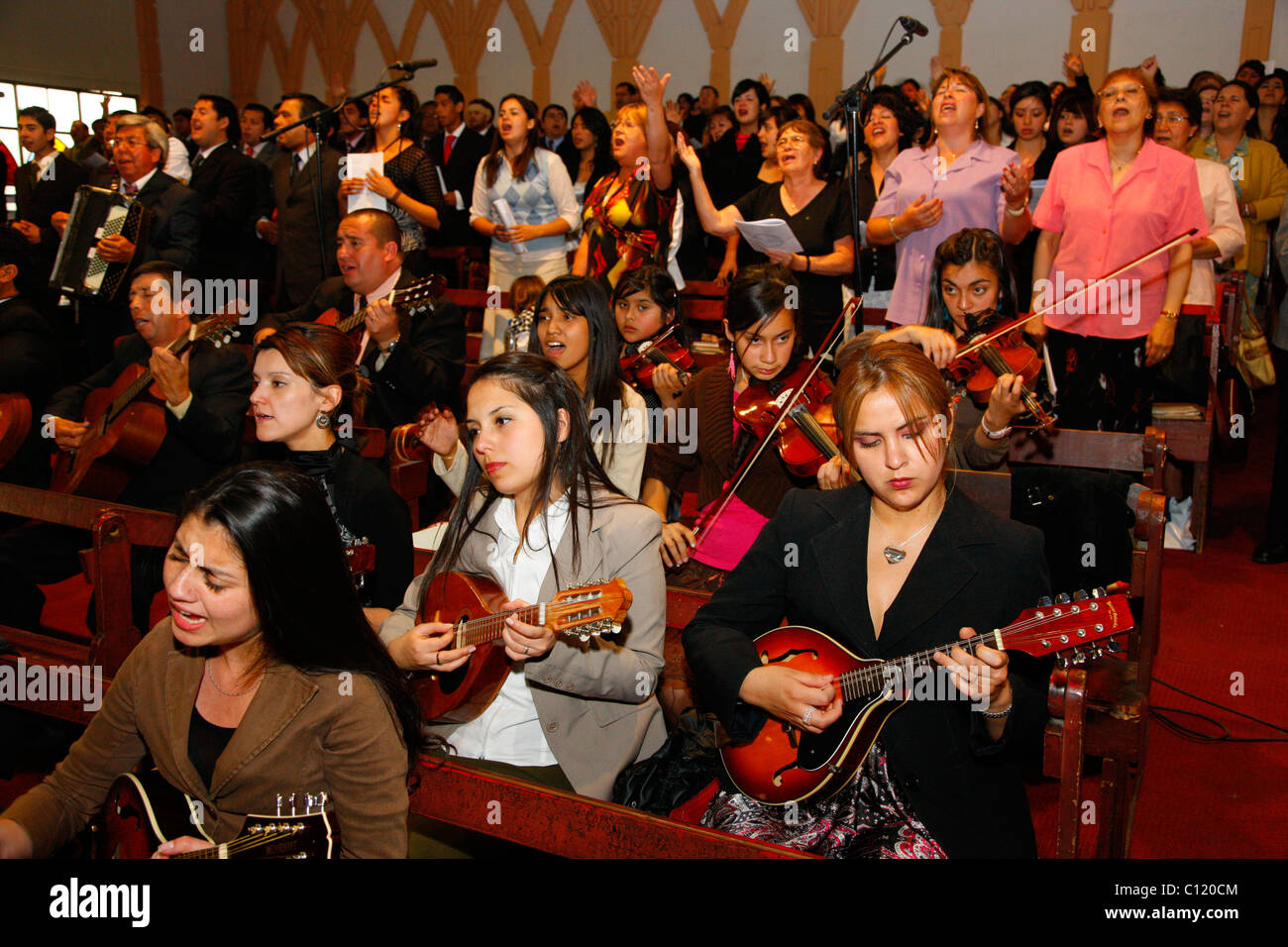 Donne che fanno musica, servizio di culto, Catedral Evangelica de Chile, chiesa pentecostale, Santiago del Cile, Cile, Sud America Foto Stock