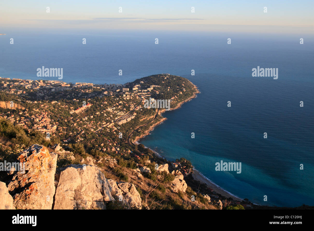 Roquebrune Cap Martin visto dal Mont Gros al di sopra di Monaco, Département Alpes Maritimes, Région Provence-Alpes-Côte d'Azur, in Francia Foto Stock