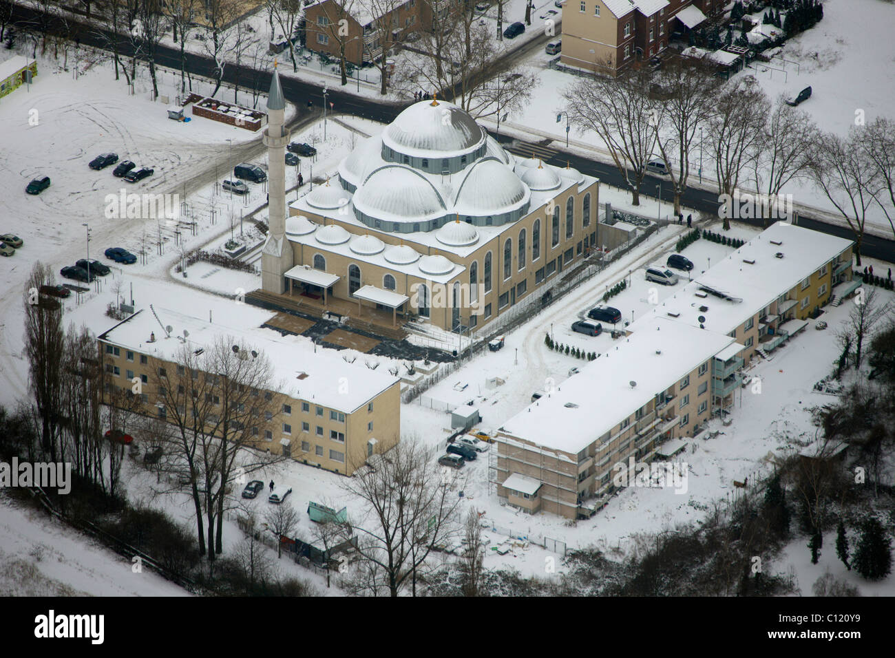 Foto aerea, DITIB Moschea Merkez Hamborn, neve, Duisburg, Ruhr, Renania settentrionale-Vestfalia, Germania, Europa Foto Stock