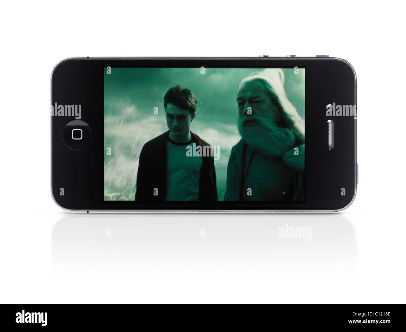 Film di Harry Potter su display di Apple iPhone 4 smartphone isolato con percorso di clipping su sfondo bianco Foto Stock