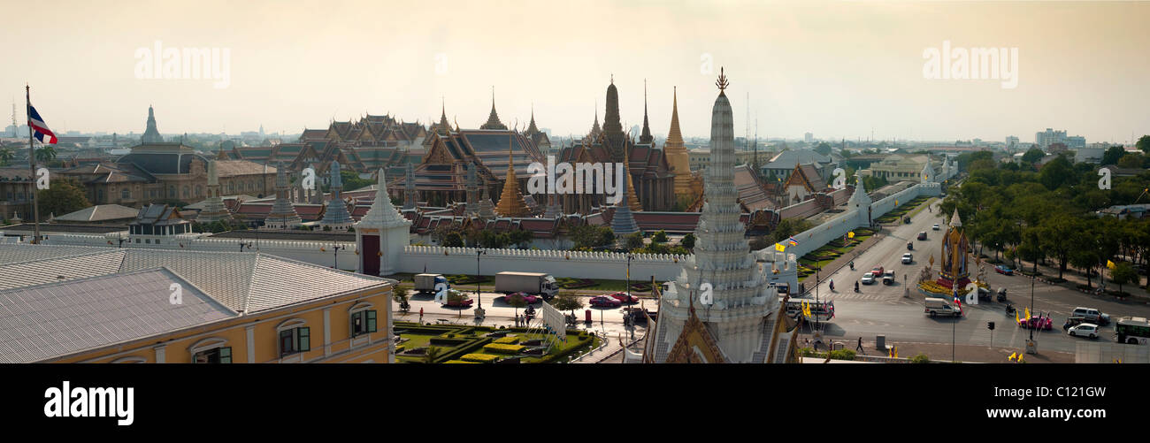 Il Wat Phra Kaew Tempio del Buddha di Smeraldo, Lak Muang davanti, Bangkok, Thailandia, Asia Foto Stock