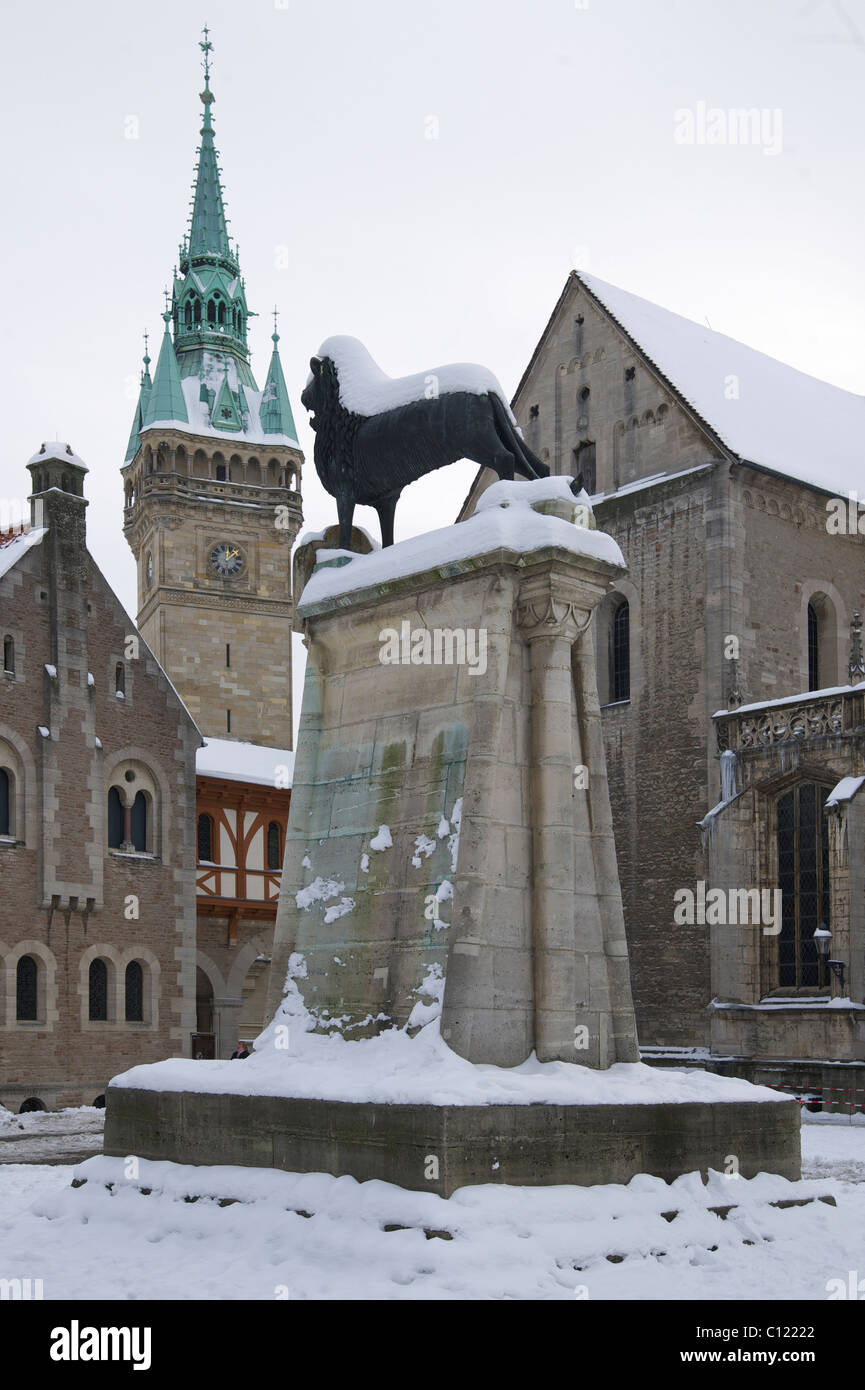 Brunswick lion, snow, Burgplatz piazza Castello, la cattedrale, Braunschweig, Bassa Sassonia, Germania, Europa Foto Stock