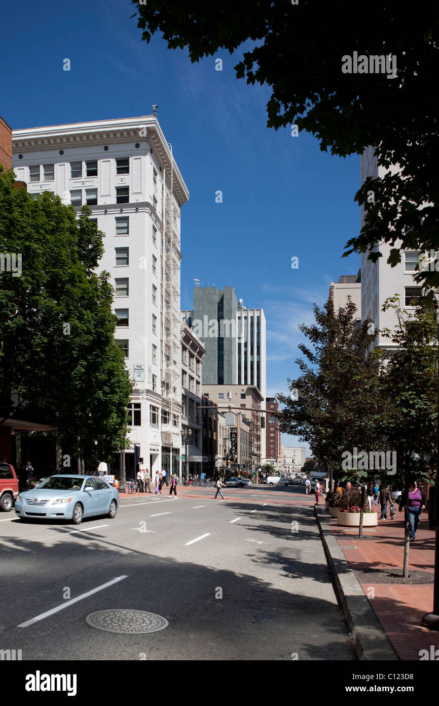 Vista del SW Broadway Street, Pioneer Courthouse Square, Portland, Oregon, Stati Uniti d'America Foto Stock