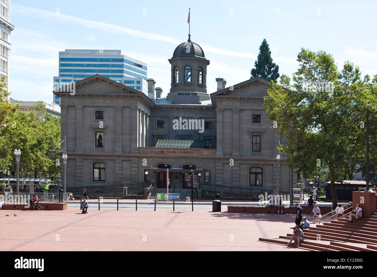 Vista della Pioneer Courthouse, Pioneer Courthouse Square, Portland, Oregon, Stati Uniti d'America Foto Stock