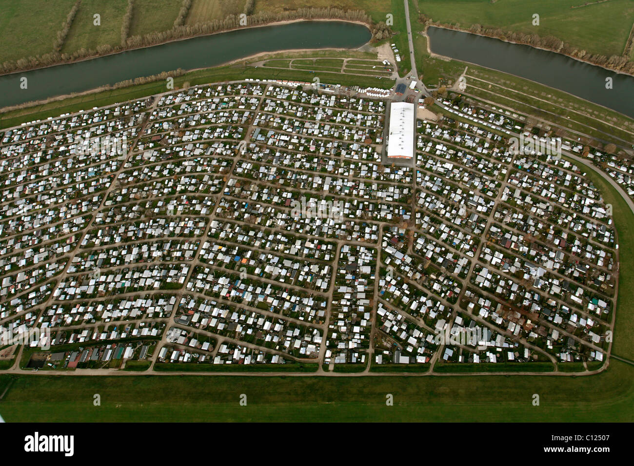 Vista aerea, grande massa camping, Grav-Insel isola, Reno, Wesel, Niederrhein regione Renania settentrionale-Vestfalia Foto Stock