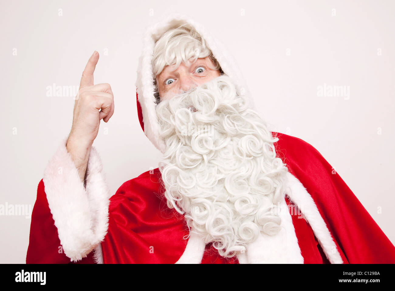 Santa Claus minaccioso, scodinzolante il suo dito Foto Stock