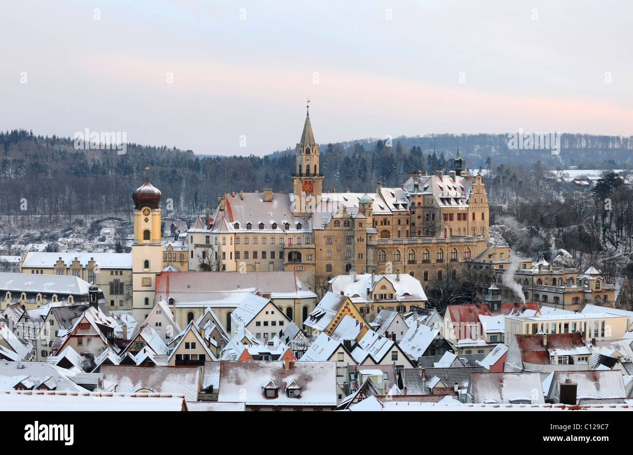 Schloss Sigmaringen Castle in inverno al mattino, Sigmaringen, Baden-Wuerttemberg, Germania, Europa Foto Stock