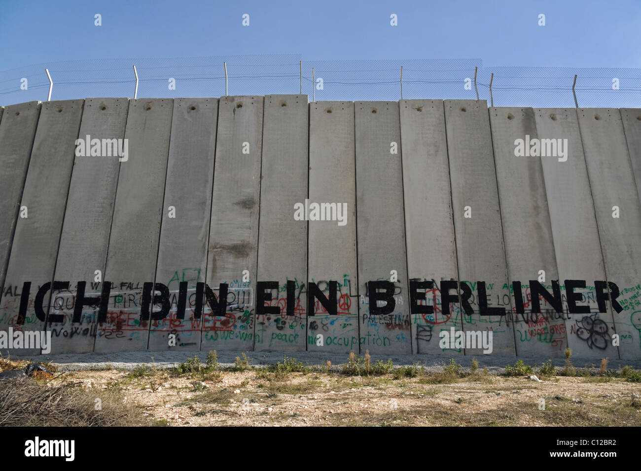 Un graffito sulla parete di separazione, Palestina Foto Stock