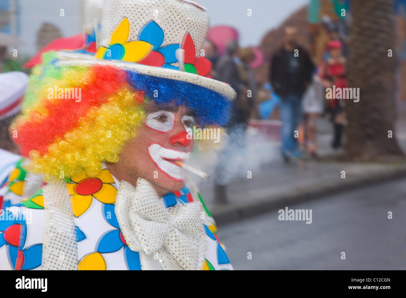 Il 2011 di Las Palmas sfilata di carnevale: più grande d'Europa e vivaci. Questo anno ci un po' di pioggia sulla parata. Foto Stock