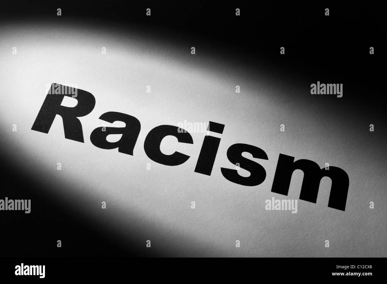 Luce e parola di razzismo per lo sfondo Foto Stock