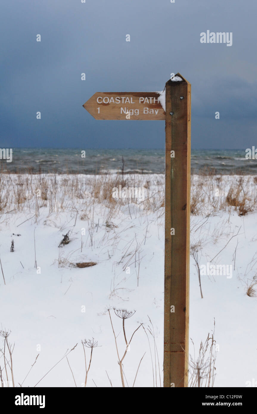 Dettaglio della linea di costa ed il Mare del Nord dal Sud Aberdeen sentiero costiero nel periodo invernale Foto Stock