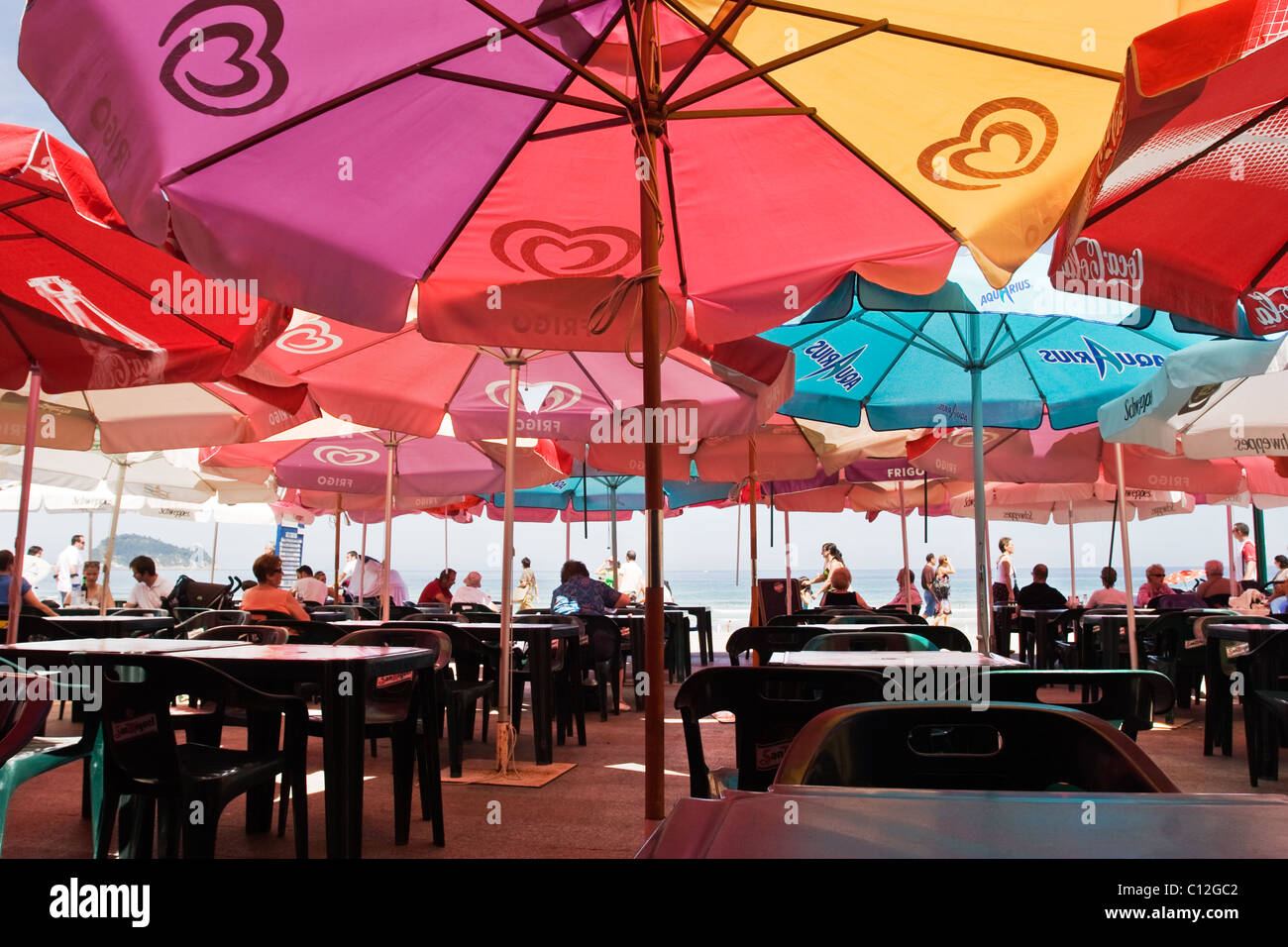 Ristorante all'aperto presso la spiaggia di Zarautz Foto Stock