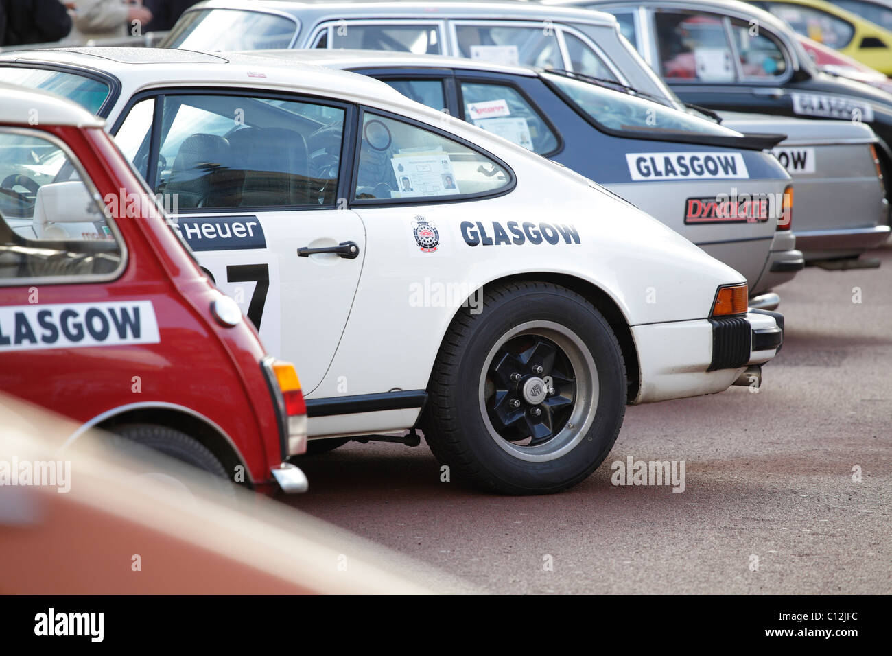 Monte Carlo Rally Glasgow, dettaglio di vetture parcheggiate prima della partenza, Scozia, UK Foto Stock