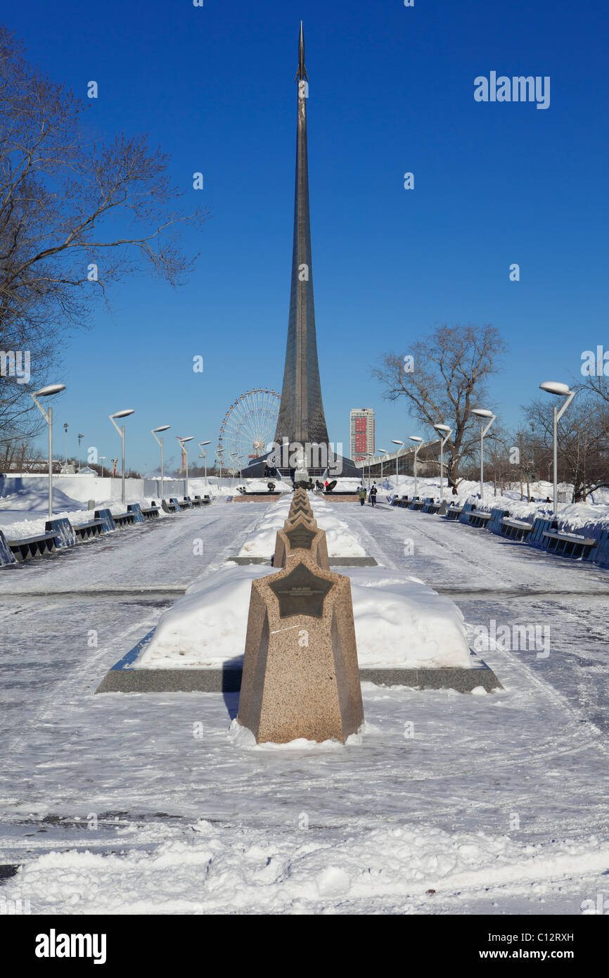 Monumento ai conquistatori di spazio (1964) a Mosca, Russia Foto Stock