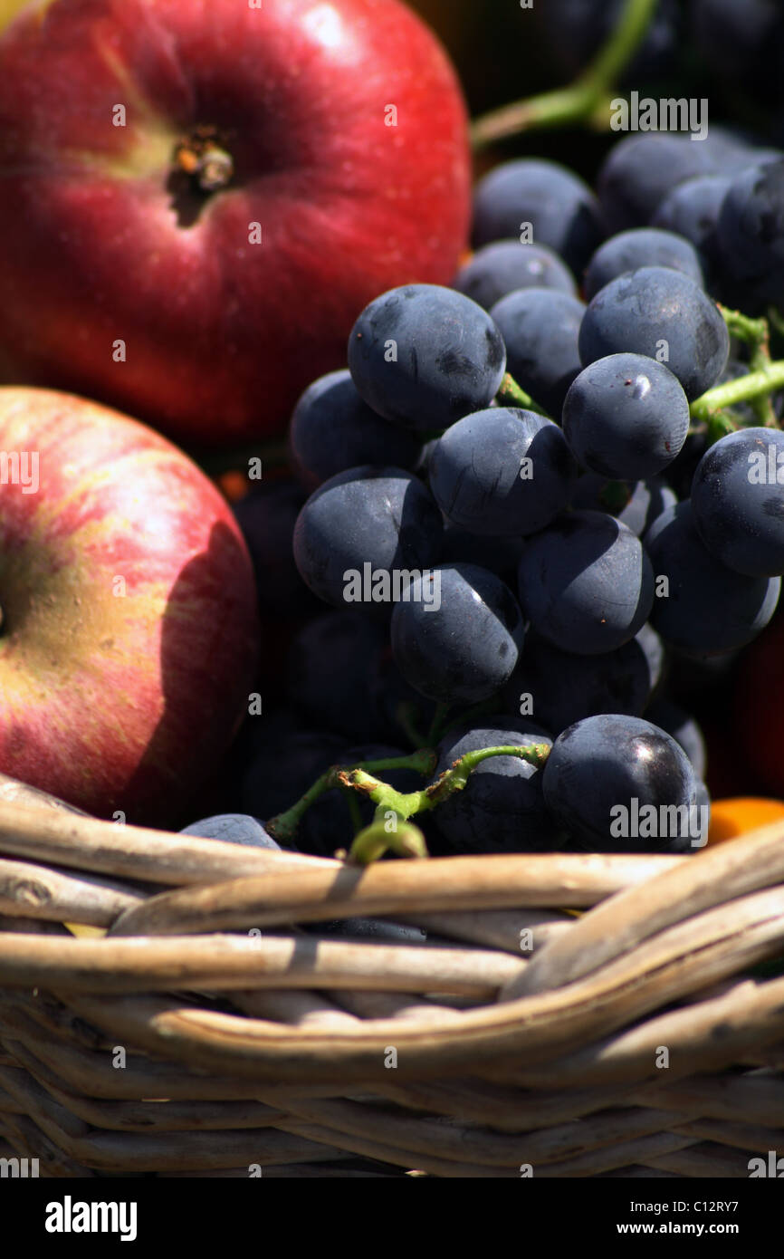cesto di frutta Foto Stock