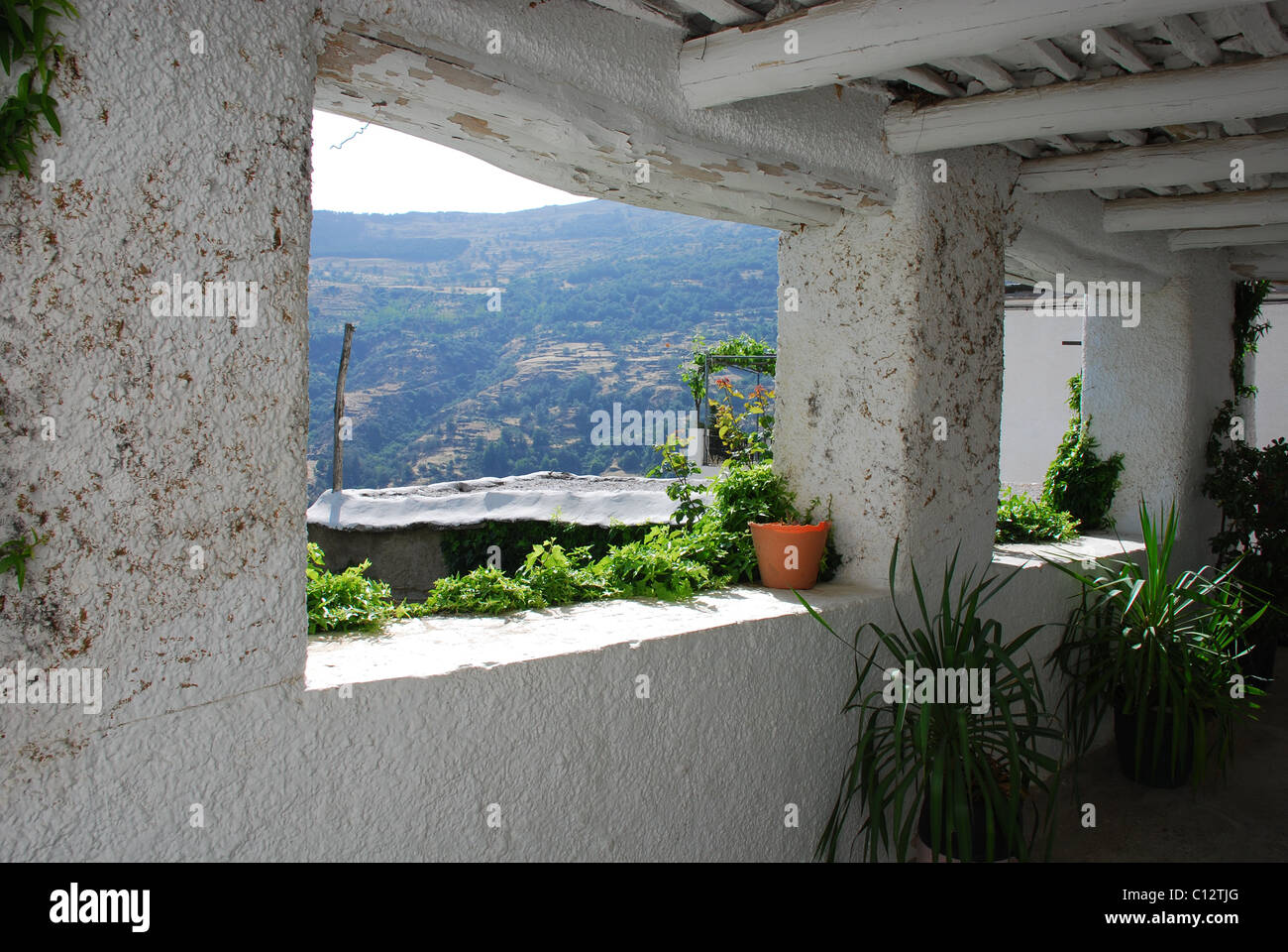 Balcone veranda in Alpujarras, Capileira, Granada, Andalusia, Spagna Foto Stock