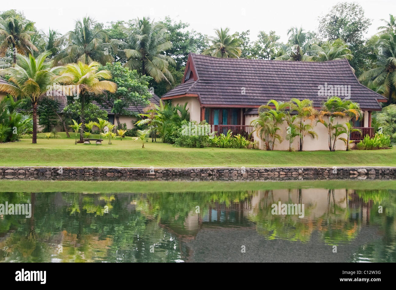 Complesso turistico sul mare, Zuri Kumarakom Resort e Spa, Kumarakom, distretto di Kottayam Kerala, India Foto Stock