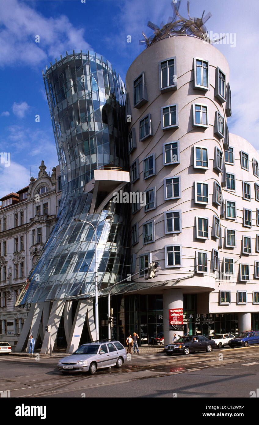 La Casa danzante =Tancici-Dum costruiti da Frank O. Gehry und V. Milunic, Prag,ue, Repubblica Ceca Tschechien Foto Stock