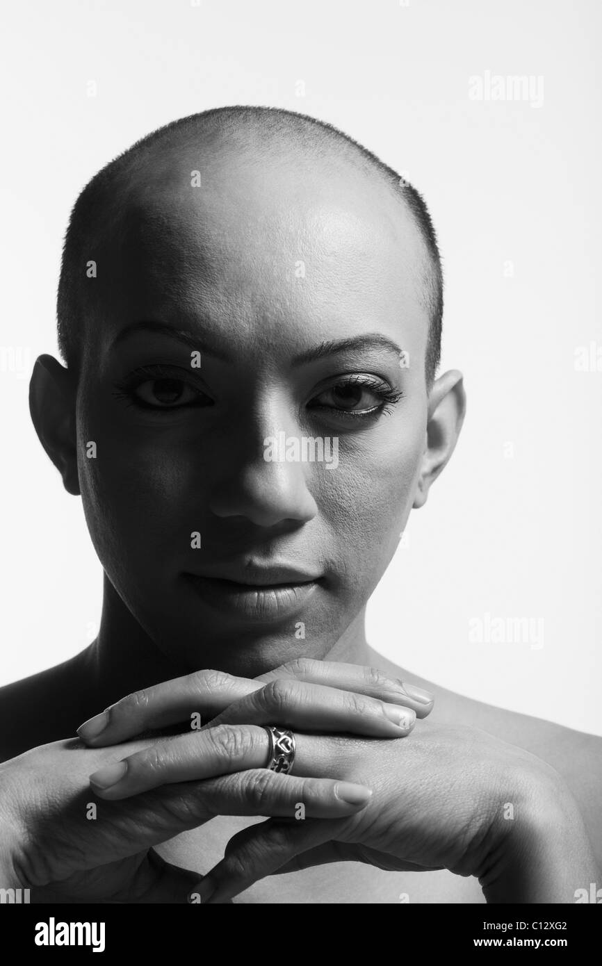 Ritratto di un uomo gay pensando Foto Stock