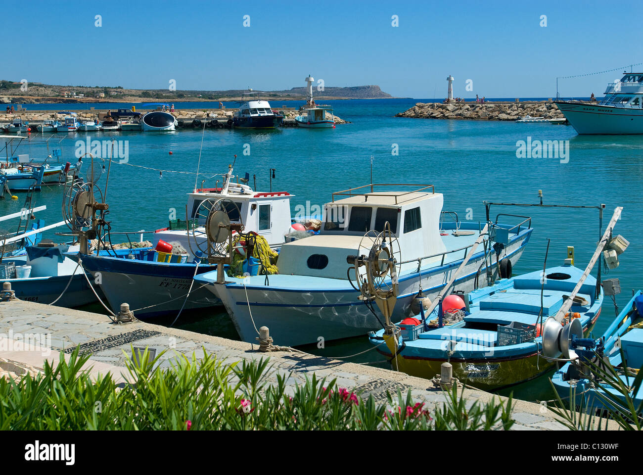 Barche da pesca in porto Liminaki, Ayia Napa, Cipro Foto Stock