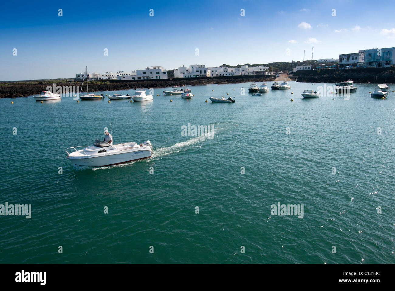 Barca porto di Orzola Lanzarote Foto Stock
