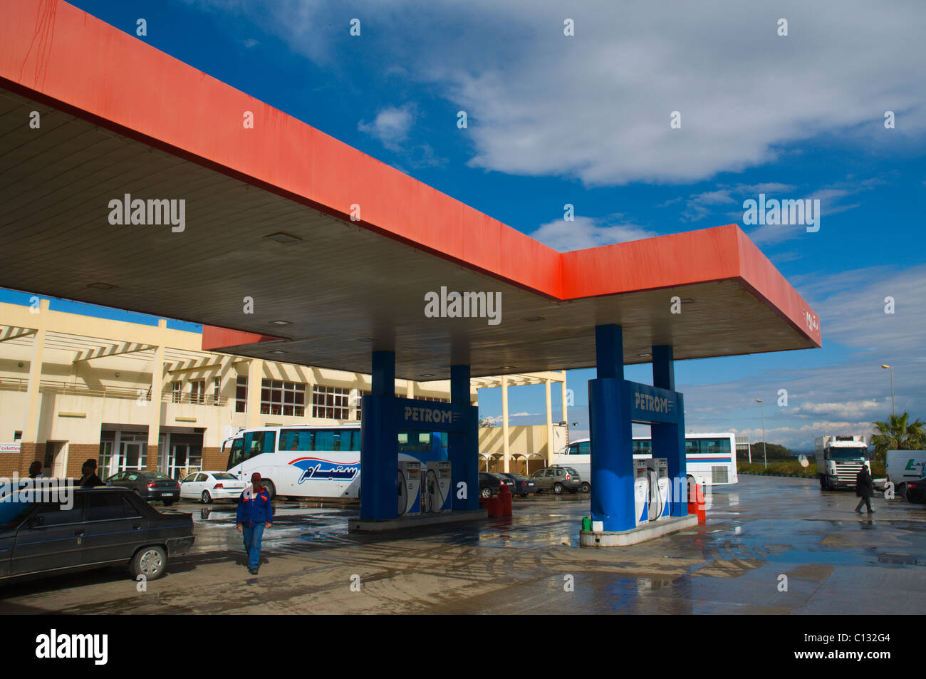 Benzina servizio filliing staton in sosta vicino a Rabat il nord del Marocco e Nord Africa Foto Stock