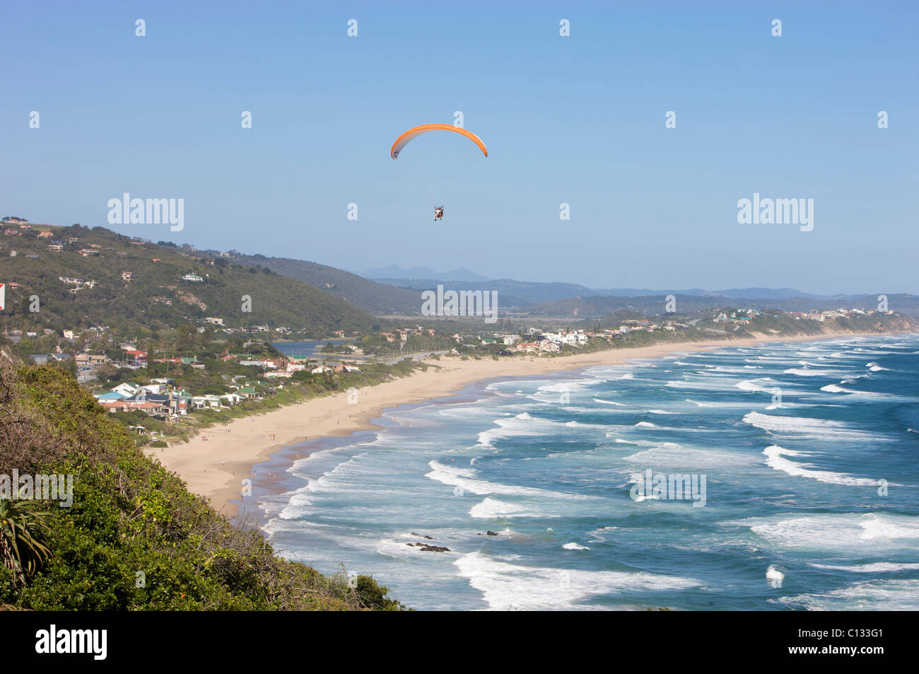 I parapendii oltre il deserto orientale della provincia del Capo, in Sud Africa Foto Stock