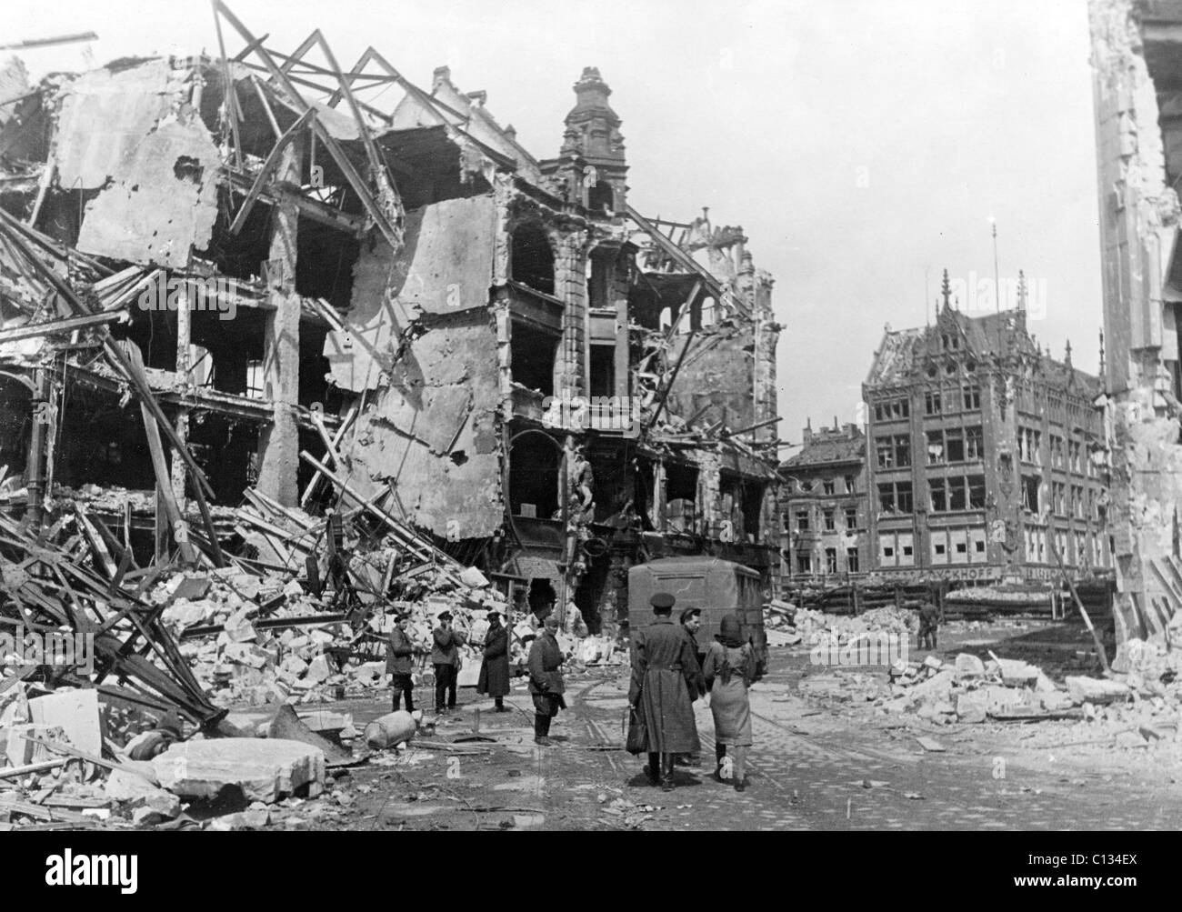 Berlino 1945 ufficiali russi nella capitale dopo la cattura da parte dell'Armata Rossa Foto Stock