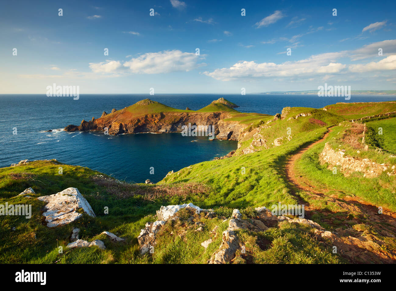 North Cornwall costa vicino a Polzeath noto come le groppe. Parte della costa del sud-ovest il percorso Foto Stock