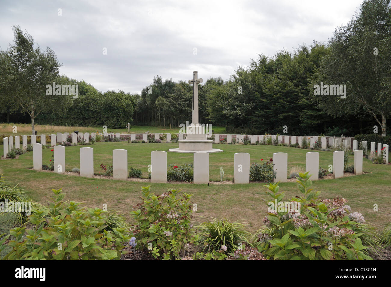 La Siepe fila CWGC Trench cimitero vicino Zillebeke, (vicino a Ieper (Ypres)), Belgio. Foto Stock