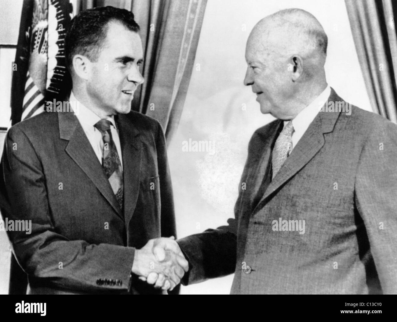 Da sinistra, vice presidente Richard Nixon, Presidente Dwight Eisenhower, prima di Nixon il viaggio in Russia, luglio 22, 1959 Foto Stock