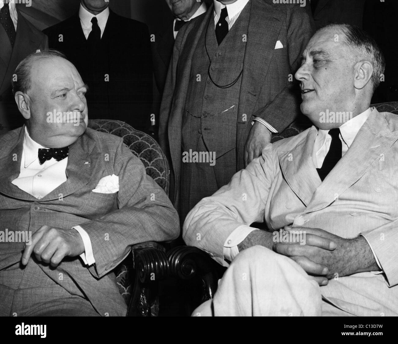La Seconda Guerra Mondiale Il Primo Ministro Inglese Winston Churchill Con Noi Il Presidente Franklin Delano Roosevelt Meeting Per La Guerra Del Pacifico Foto Stock Alamy