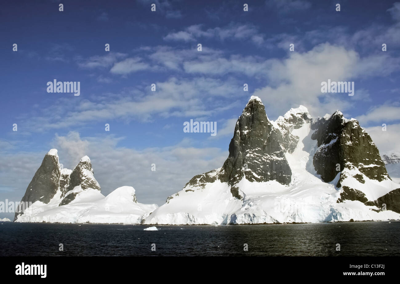 Montagne antartico presso Lemaire Chanel. Foto Stock