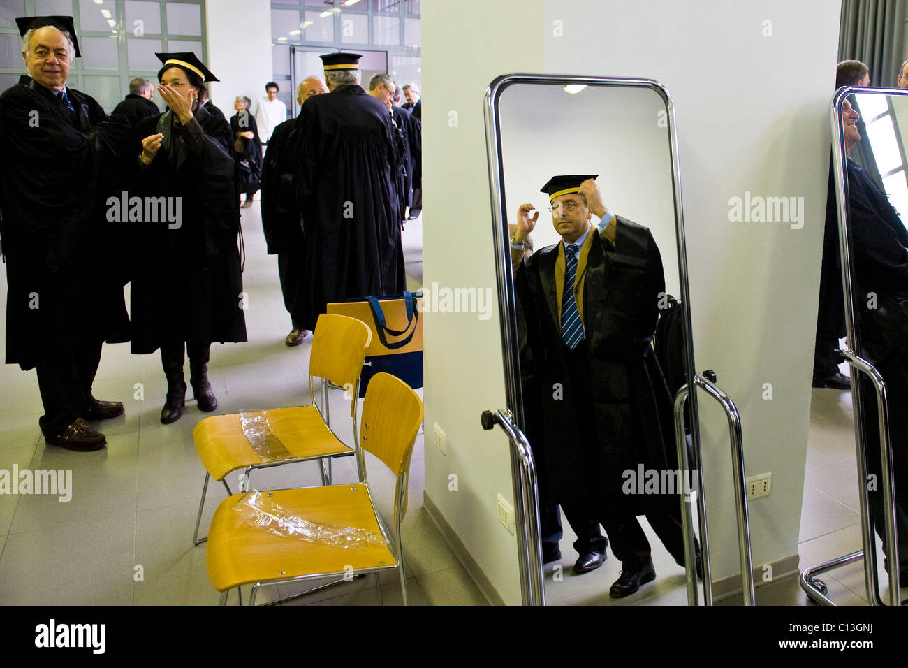 07.03.2011, Milano. 148 ° dell apertura dell anno accademico del Politecnico. Dietro le quinte gli insegnanti Foto Stock