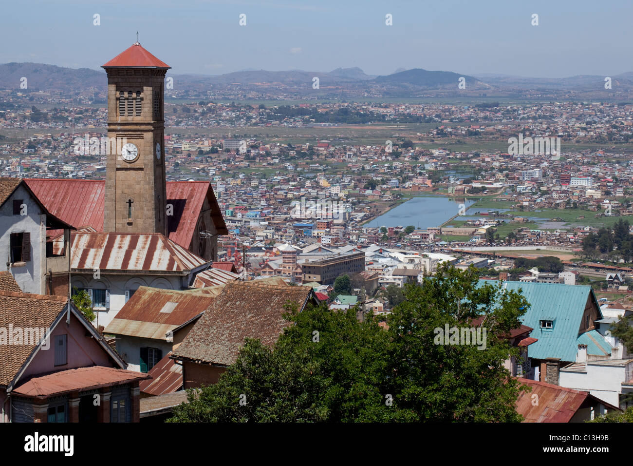 Vista su una sezione di Antananarivo. A volte abbreviato come tana. La città capitale del Madagascar. Foto Stock