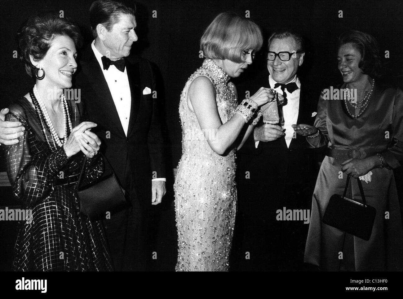 Nancy Reagan, Governatore Ronald Reagan, Carol Channing, Governatore Nelson Rockefeller, Happy Rockefeller Foto Stock