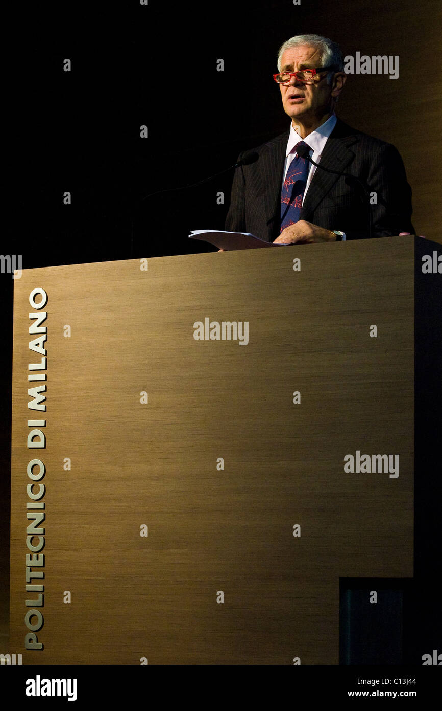 07.03.2011, Milano. 148 ° dell apertura dell anno accademico del Politecnico. Il presidente della Regione Lombardia Roberto Formigoni Foto Stock