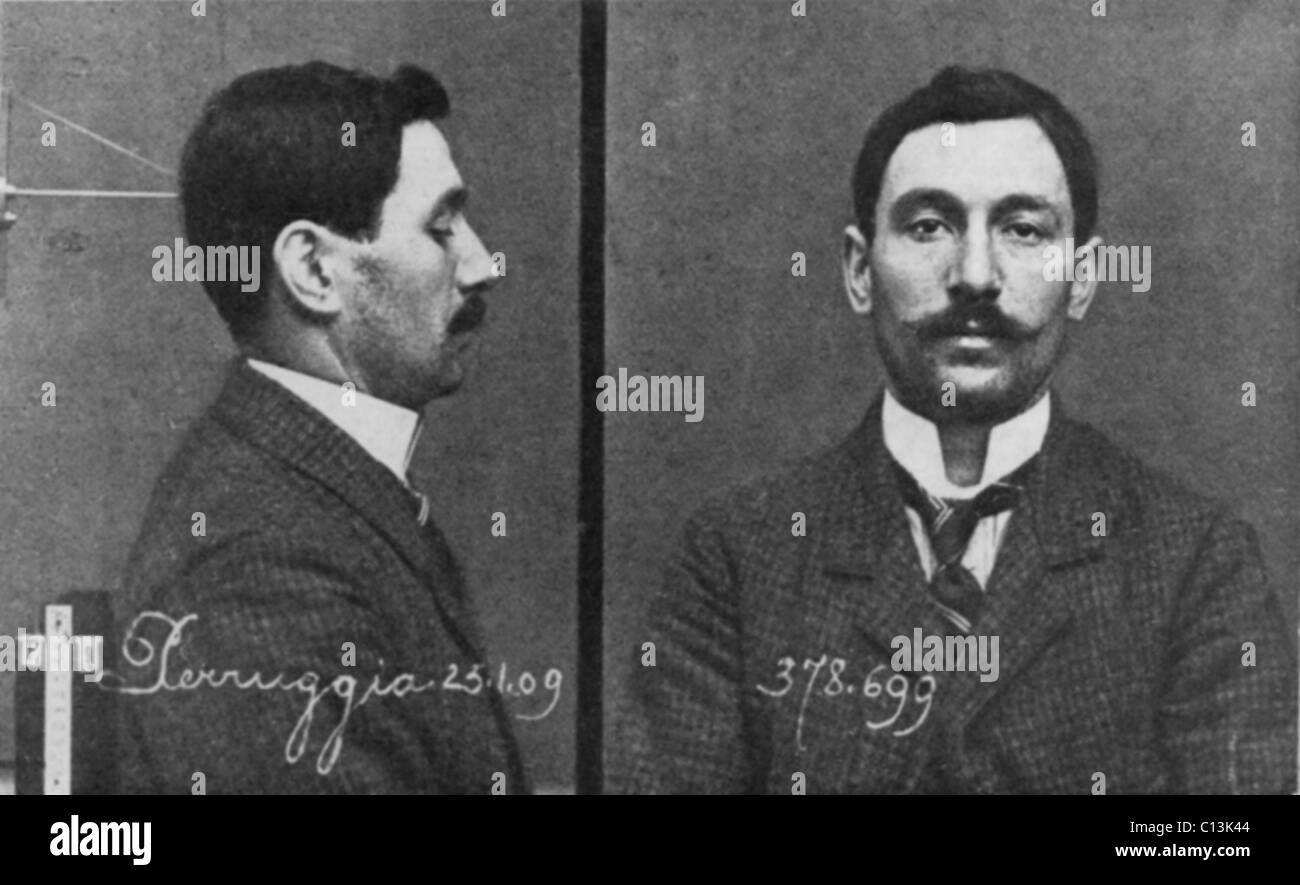 Mugshots di Vincenzo Perruggia, un dipendente del museo del Louvre che ha rubato la Mona Lisa il 21 agosto 1911. Egli è stato catturato due anni più tardi quando ha offerto per la vendita alla Galleria degli Uffizi di Firenze. In Italia le sue azioni erano visti come patriottico e ha servito soltanto pochi mesi in carcere. Foto Stock