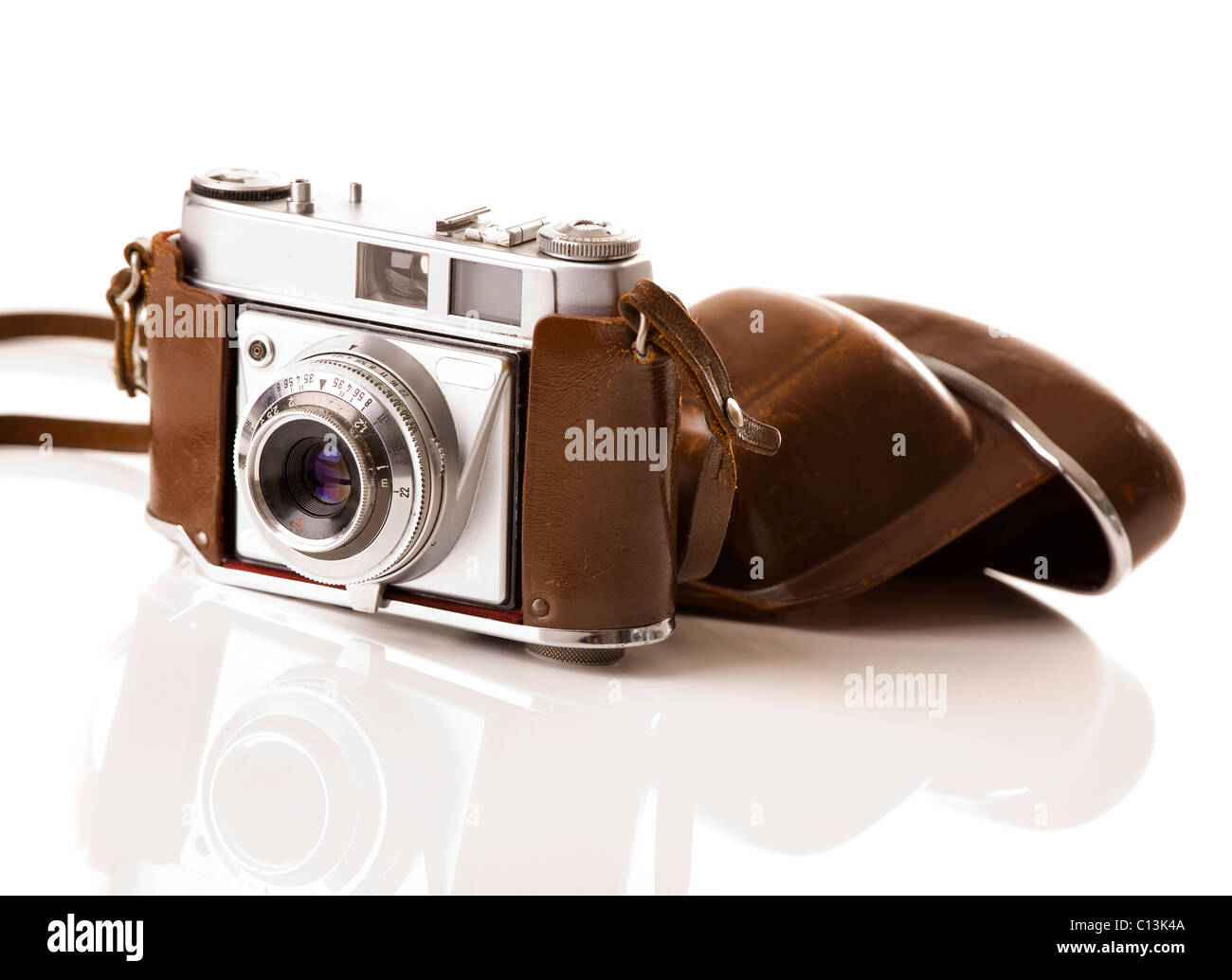 Vecchia fotografia fotocamera isolate su uno sfondo bianco Foto Stock