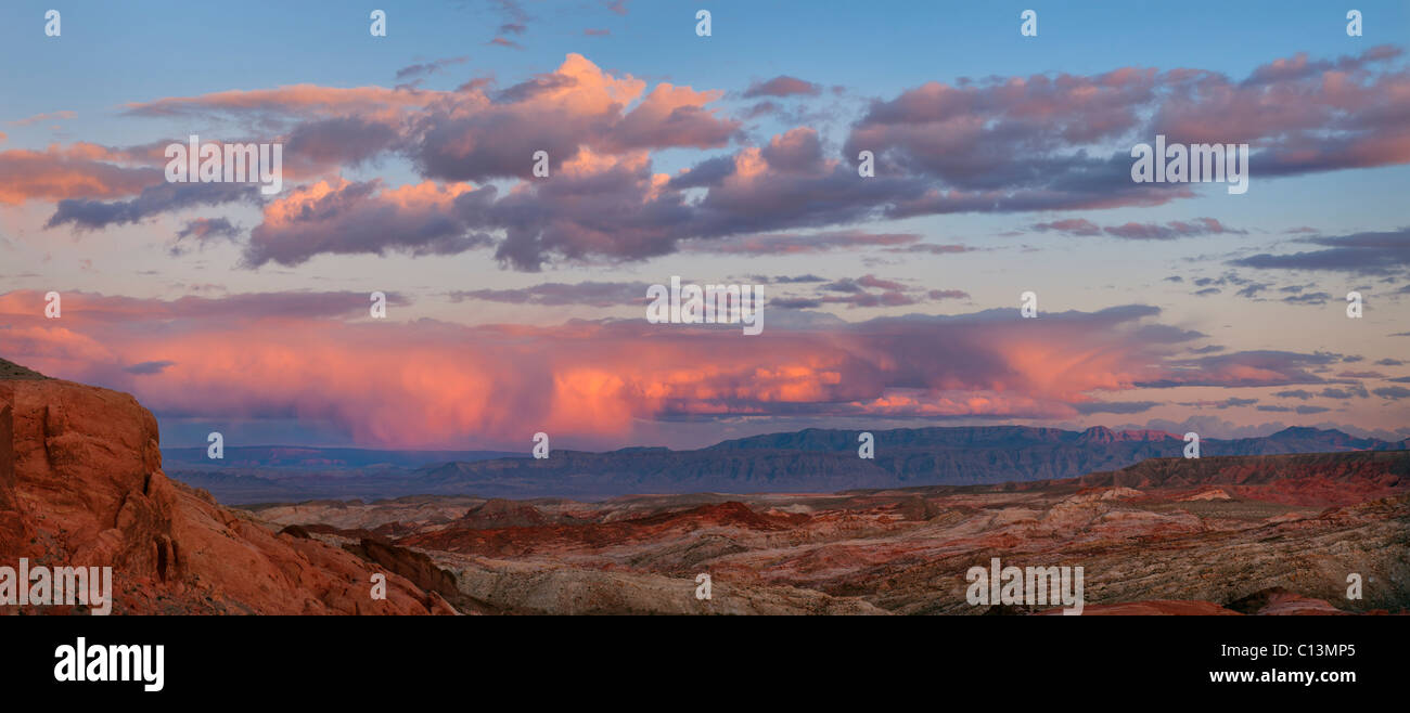 Stati Uniti d'America, Nevada, la Valle del Fuoco al tramonto Foto Stock